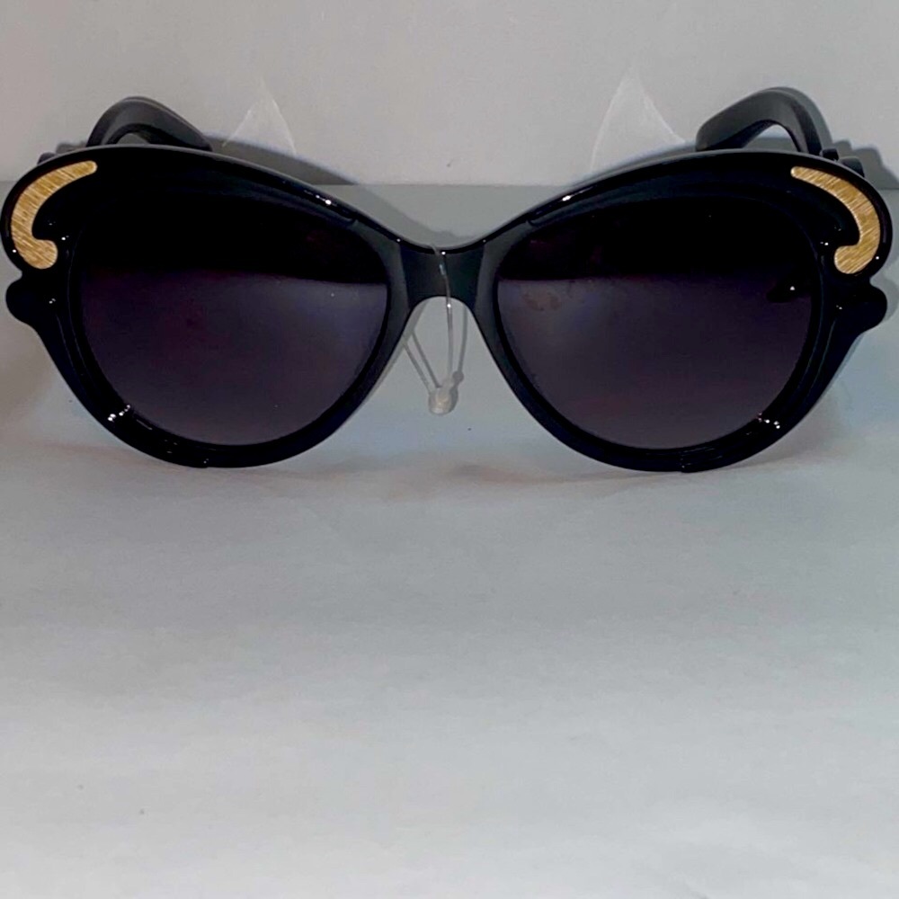 🚨Black Golden Sunglasses 🚨